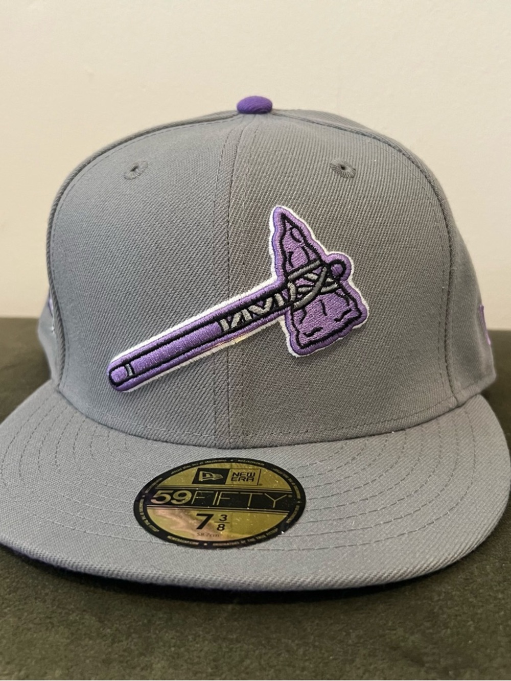 New Era 59FIFTY Atlanta Braves 2017 Patch Gray/Purple Fitted Cap - 7 3/8